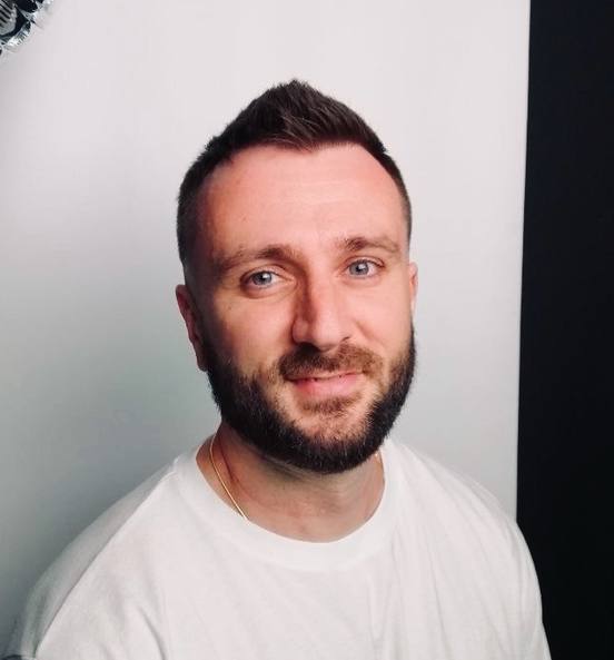 Учитель корейского языка Максим